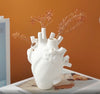 Escultura Coração de Vaso em Resina Vaso - 0001 Viva Lumi Branco 