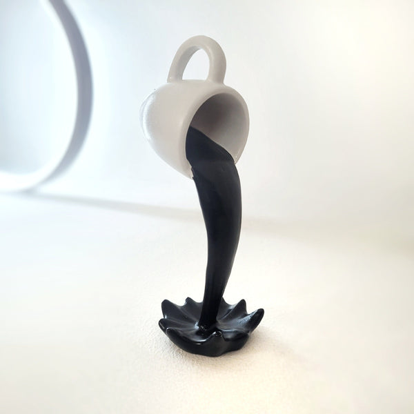 Escultura Spilled Coffee 3D Resina - 0033 Viva Lumi 